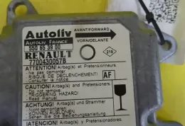 7700430057B блок управління airbag (srs) Renault Megane I 1998