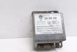 5WK40768492 блок управління airbag (srs) Volkswagen Golf III 1992