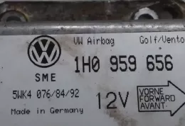5WK40768492 блок управління airbag (srs) Volkswagen Golf III 1992