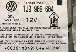 46980308 блок управления AirBag (SRS) Volkswagen Golf IV 2000