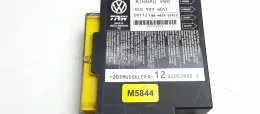 M5844 блок управління airbag (srs) Volkswagen PASSAT B6 2006