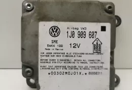 00302M0J01X блок управління airbag (srs) Volkswagen PASSAT B5 2000
