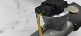 70658888 пряжка центрального ремня безопасности заднего сиденья BMW 5 E60 E61 2005