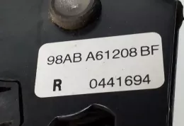 T4X9A001031 пряжка переднього ременя безпеки Ford Focus 2001