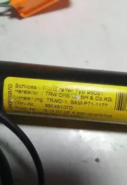 33043107D пряжка переднього ременя безпеки Ford Focus 2009