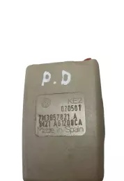 7M3857821A пряжка переднього ременя безпеки Seat Alhambra (Mk1) 2008