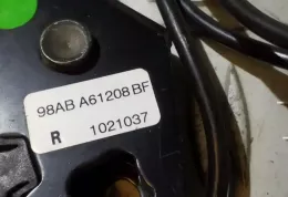 1021037 пряжка переднього ременя безпеки Ford Focus 2000
