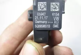 0594361 датчик удару подушки безпеки Volkswagen Tiguan 2018
