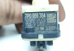 71031703 датчик удара подушки безопасности Volkswagen Touareg II 2010