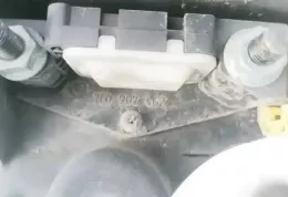 7L0907462 датчик удару подушки безпеки Volkswagen Touareg I 2005