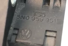 49071303 датчик удару подушки безпеки Volkswagen Tiguan 2009