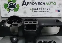 5P0857067 комплект подушек безопасности Seat Altea