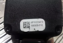 70788008Z81 пряжка заднего ремня безопасности Tesla Model 3 2019