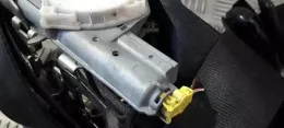 84054779E ремень безопасности заднего сиденья Ford Fiesta 2011