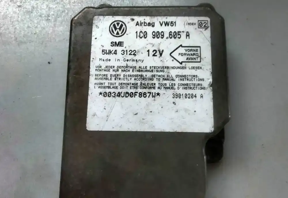 39010204A блок управління airbag (srs) Volkswagen Bora 2002