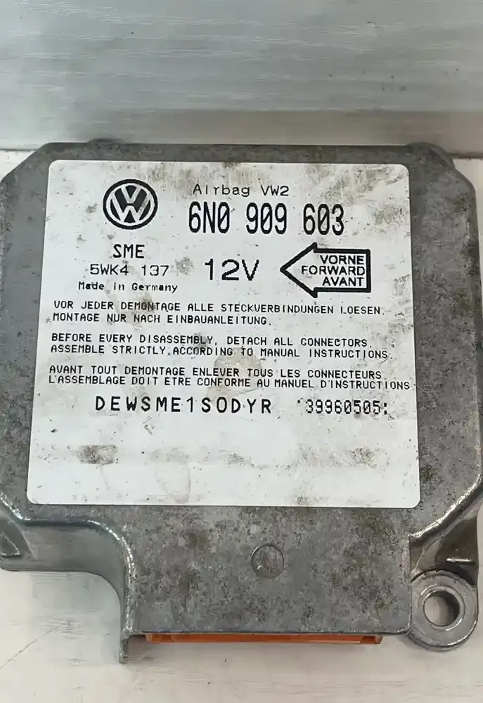 39960505 блок управління airbag (srs) Volkswagen Transporter - Caravelle T4 1996