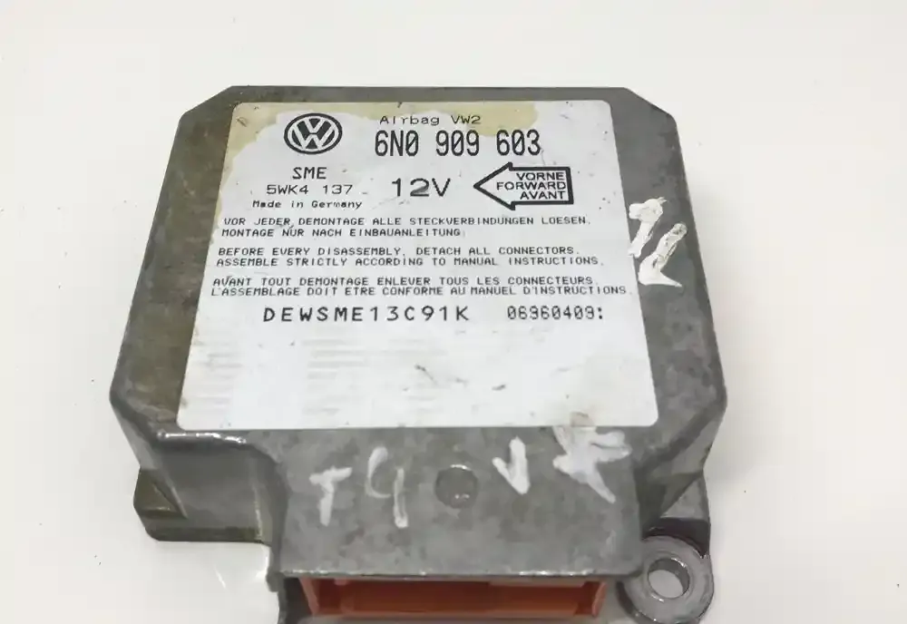 5W4K137 блок управління airbag (srs) Volkswagen Transporter - Caravelle T4 2000