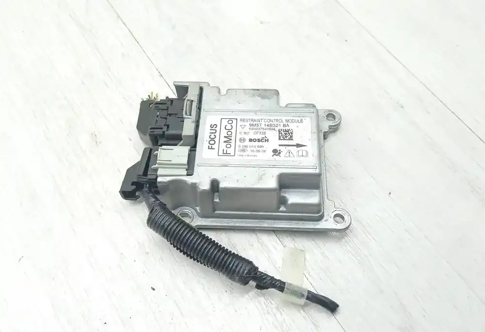 6S0037543603 блок управління airbag (srs) Ford Focus 2010