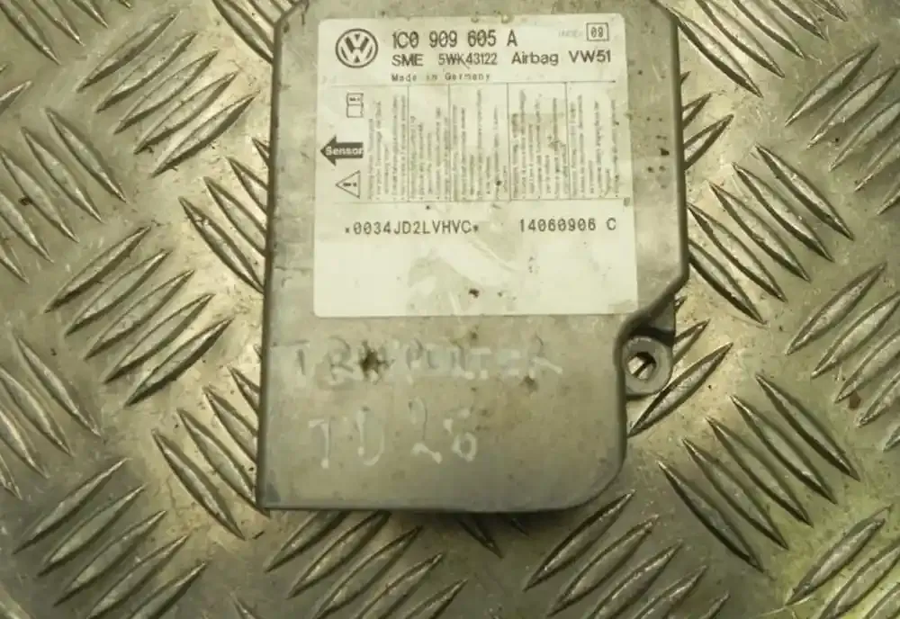 G3010 блок управления AirBag (SRS) Volkswagen Transporter - Caravelle T5 2007