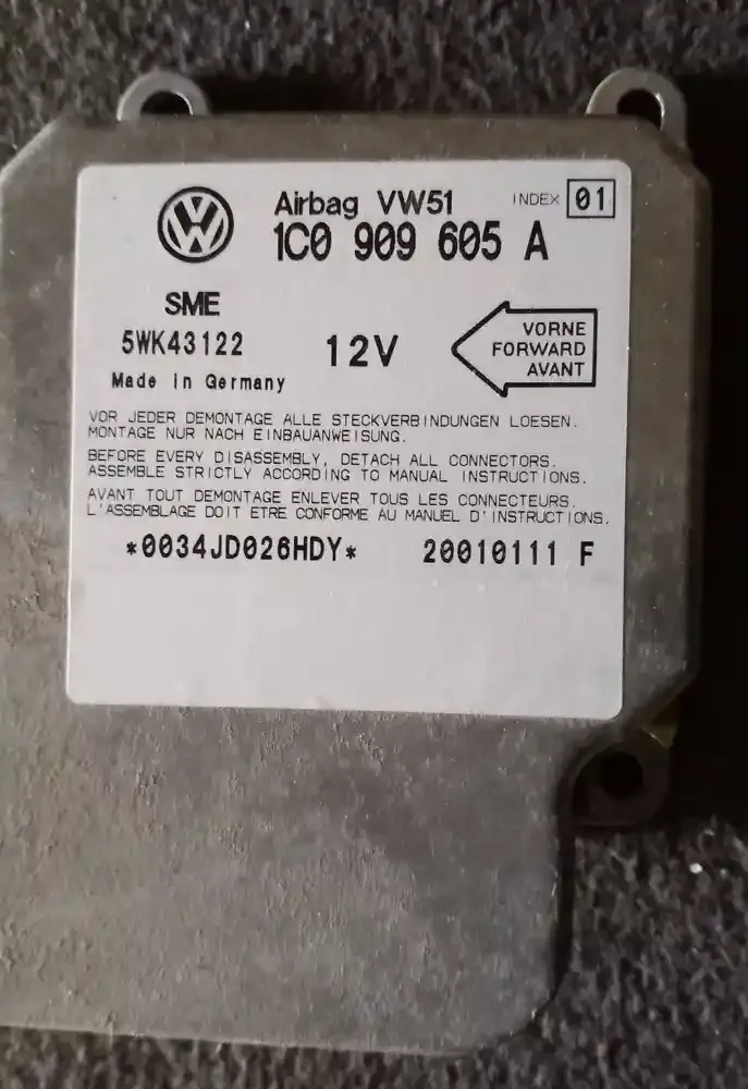20010111F блок управления AirBag (SRS) Volkswagen Bora 2001