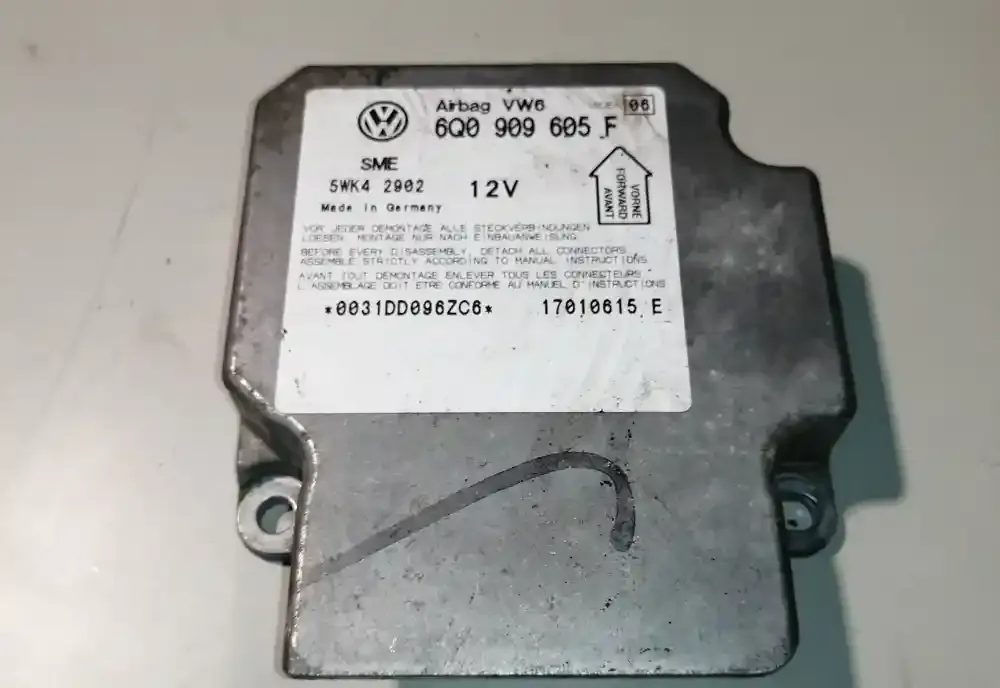 6Q0909605F блок управления AirBag (SRS) Volkswagen Bora 2001
