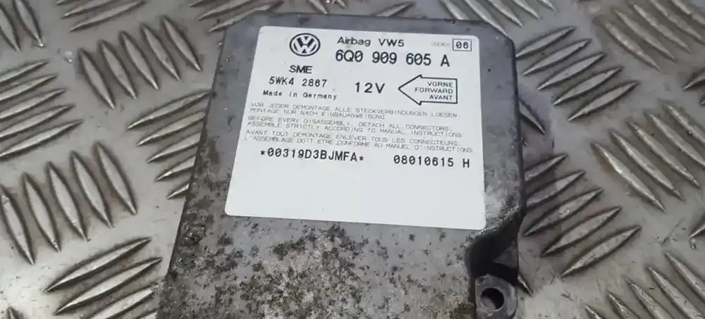 6Q090960A блок управління airbag (srs) Volkswagen Bora 2001