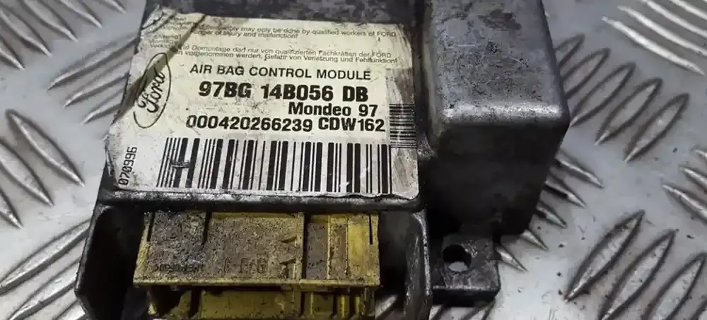 070996 блок управління airbag (srs) Ford Mondeo MK II 1998
