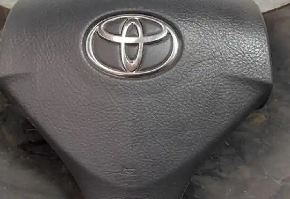 Y04804406A5A чехол подушки безопасности на руле Toyota Corolla Verso AR10