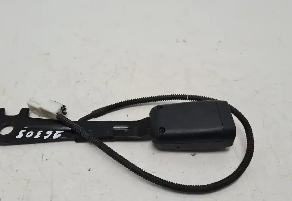 1K06886052 пряжка переднего ремня безопасности KIA Sportage 2012