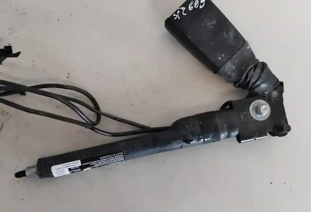 616046700C пряжка переднего ремня безопасности Opel Corsa E 2016