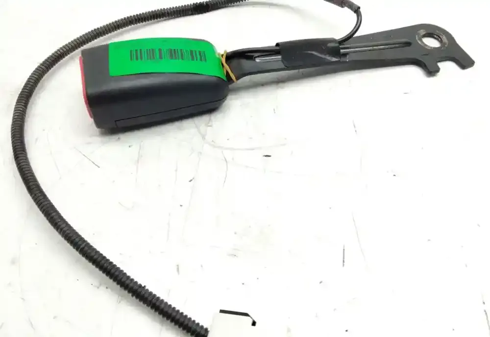 1K06885116 пряжка переднего ремня безопасности KIA Sportage