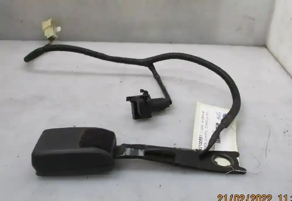 7323002301B0 пряжка переднего ремня безопасности Toyota Corolla E110 2002