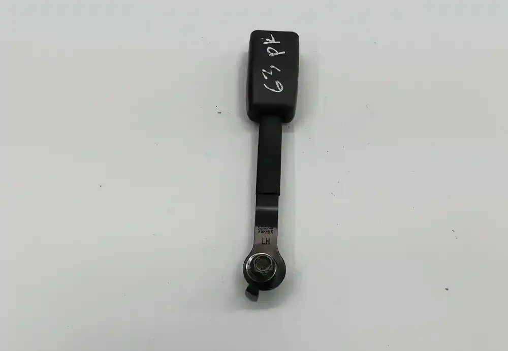 6103309 пряжка переднього ременя безпеки KIA Sportage 2008