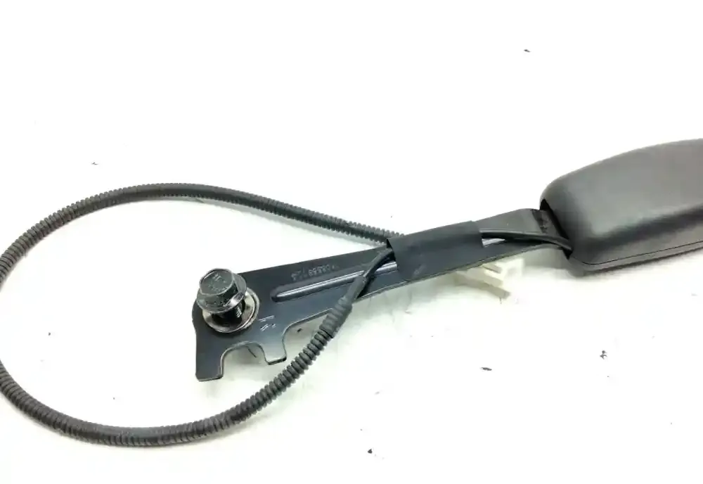 1K06886114 пряжка переднего ремня безопасности KIA Sportage