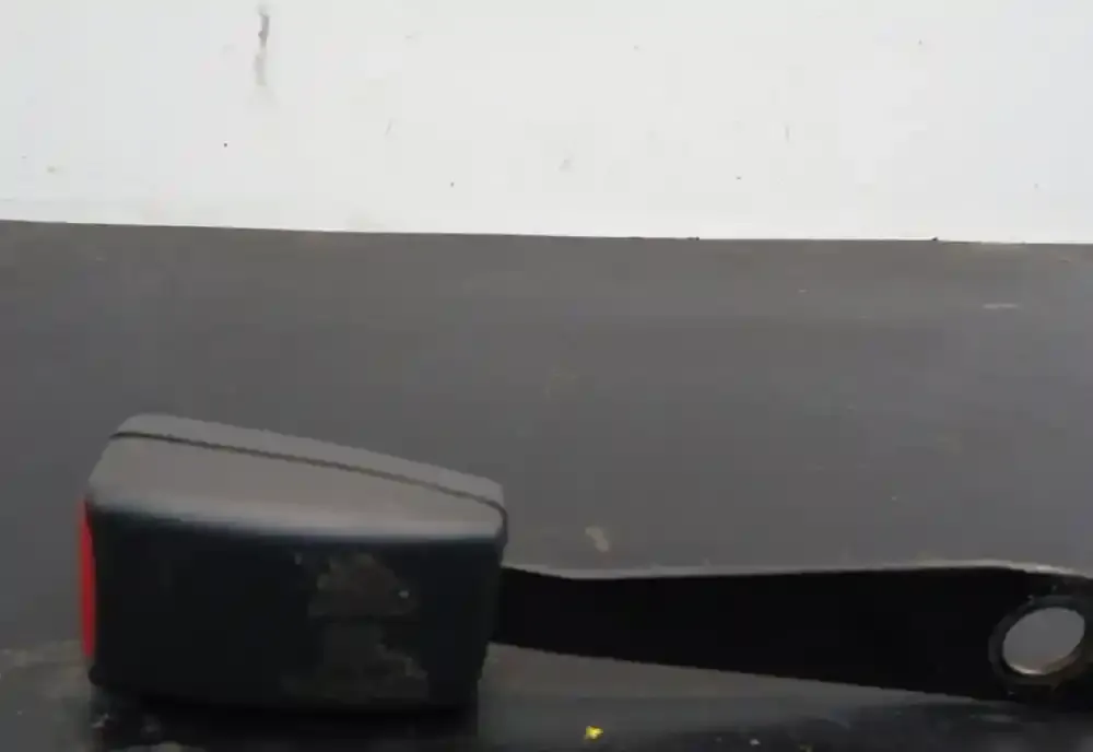 059068 пряжка переднього ременя безпеки Toyota Corolla E120 E130