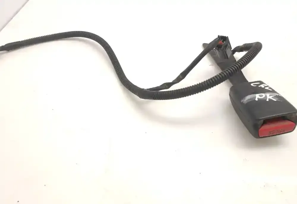 090422 пряжка переднего ремня безопасности Toyota Corolla E120 E130 2003
