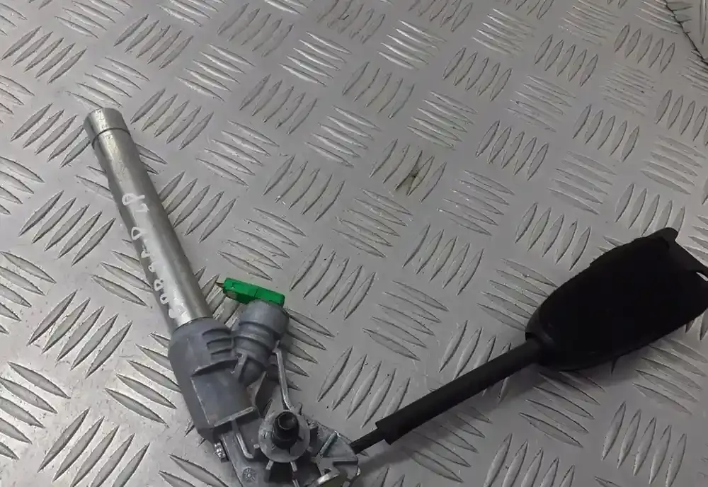 13214539 пряжка переднего ремня безопасности Opel Corsa D 2007