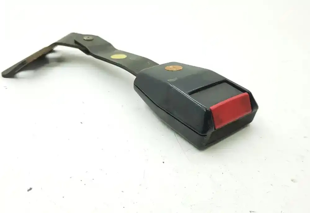 85GBA61209AA пряжка переднего ремня безопасности Ford Scorpio