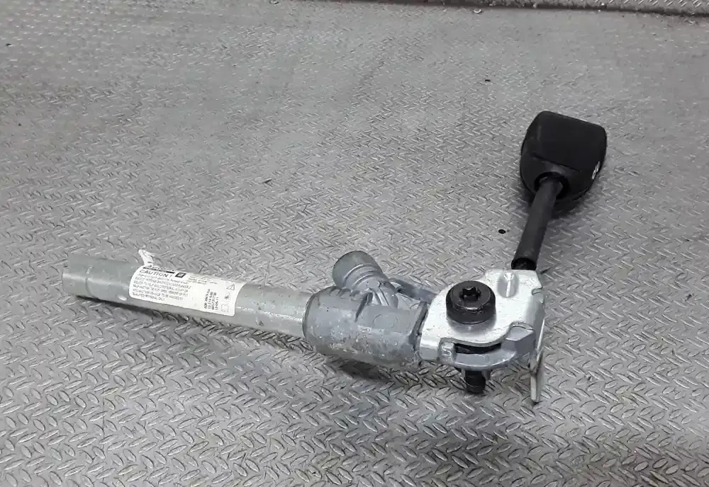 13214638 пряжка переднего ремня безопасности Opel Corsa D 2011