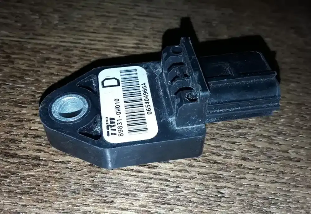 065404966A датчик удару подушки безпеки Toyota Corolla Verso E121 2004