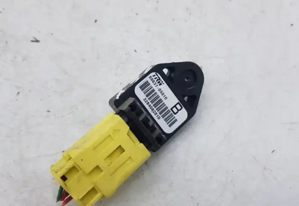 328408281D датчик удару подушки безпеки Toyota Corolla Verso AR10 2006