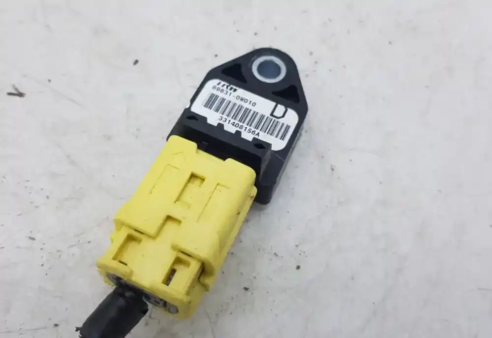 331408156A датчик удару подушки безпеки Toyota Corolla Verso AR10 2006