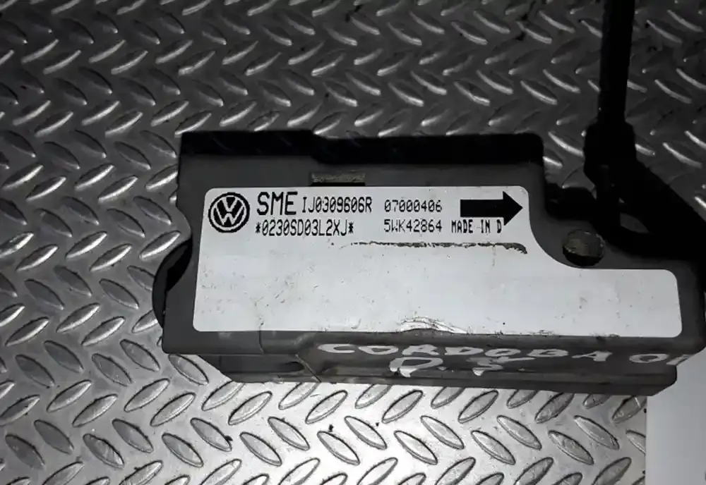 1J0909606R датчик удара подушки безопасности Seat Cordoba (6K) 2000