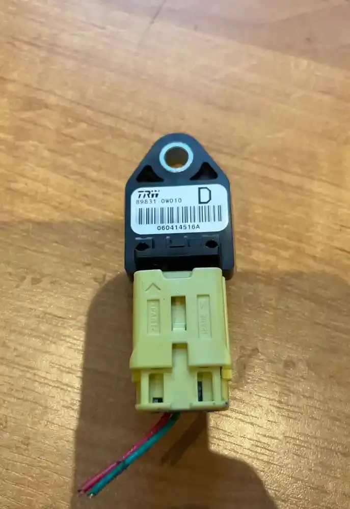 060414516A датчик удару подушки безпеки Toyota Corolla Verso AR10 2004