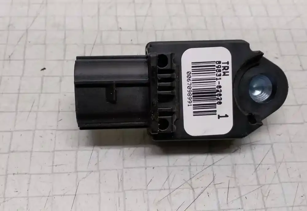 0067098991 датчик удару подушки безпеки Toyota Corolla E120 E130 2007