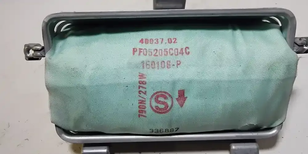 FF05205C04C подушка безпеки пасажира Toyota Corolla E120 E130 2006