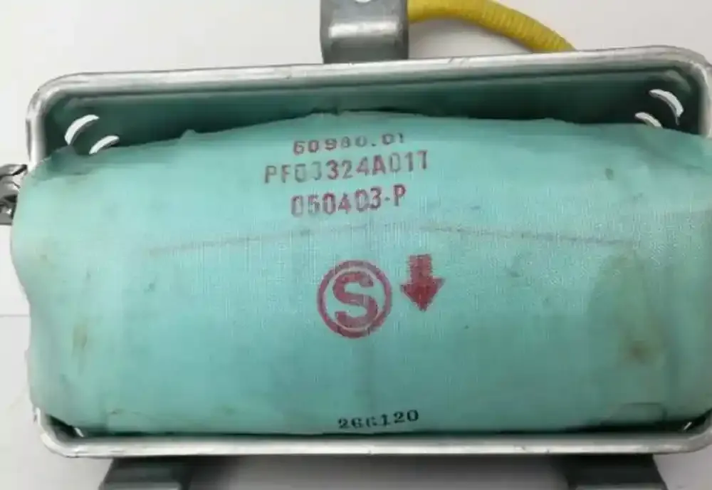 050403P подушка безпеки пасажира Toyota Corolla E120 E130 2004