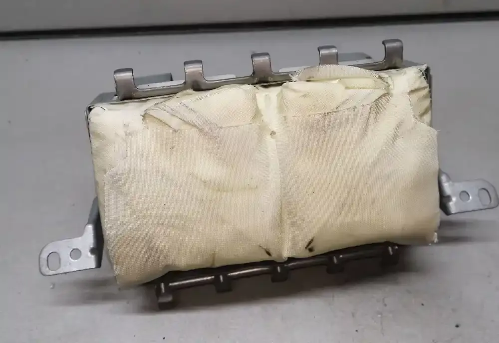 105127106P1D подушка безопасности пассажира Toyota Corolla Verso AR10 2006