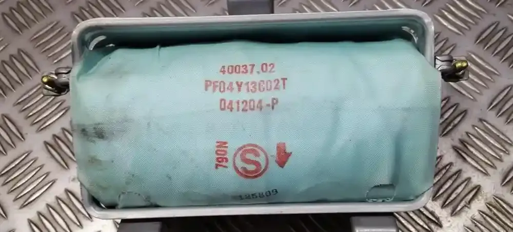 PF04Y13C02T подушка безпеки пасажира Toyota Corolla E120 E130 2005