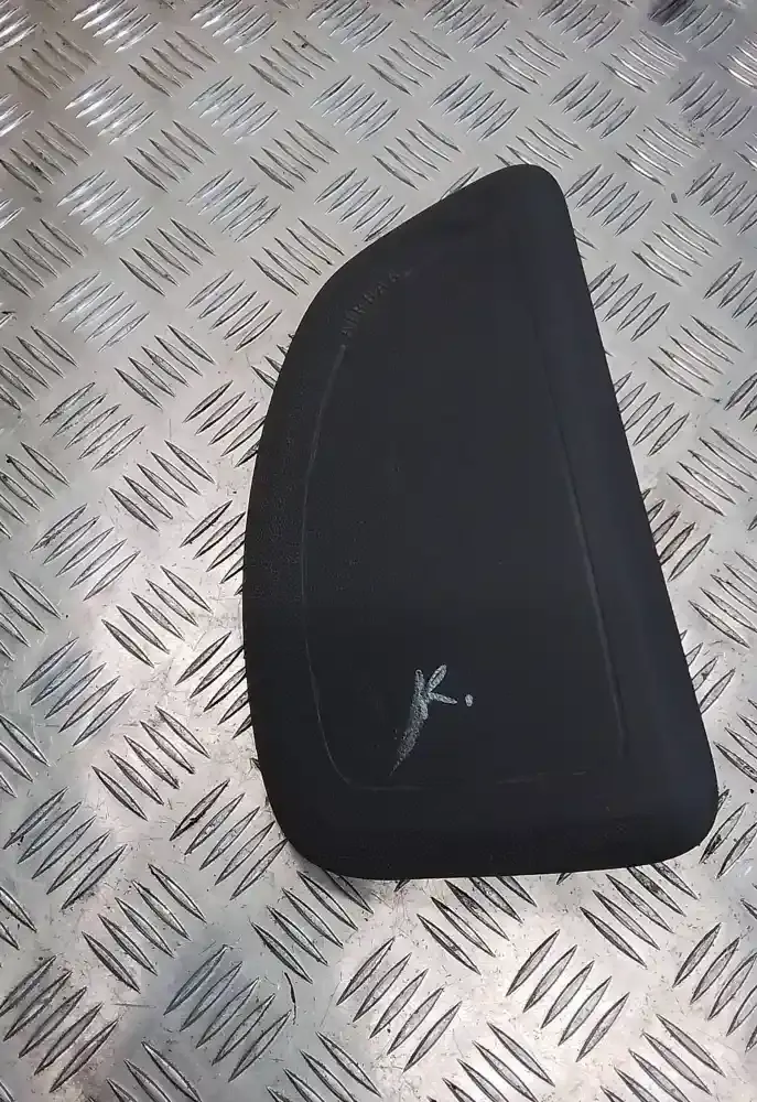XCE81330873 подушка безопасности сиденья Opel Corsa D 2009